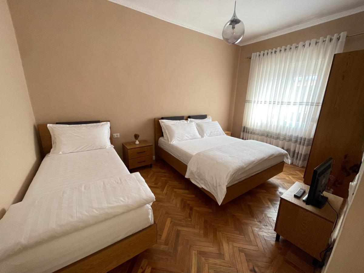 Joni & Joy Center Apartment Berat Eksteriør bilde